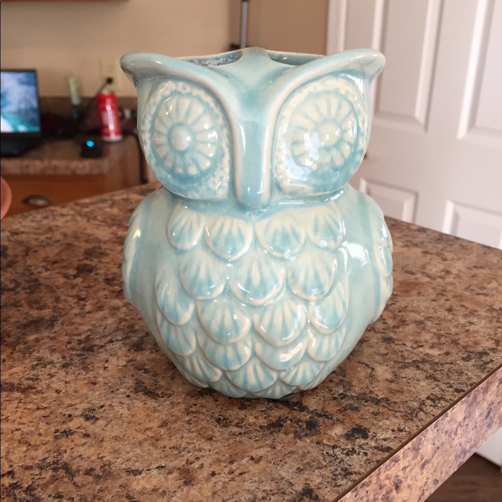 Toothbrush holder